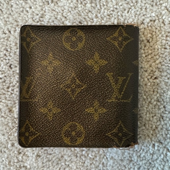 Louis Vuitton Monogram Marco Bi Fold Men’s Wallet - Picture 2 of 11